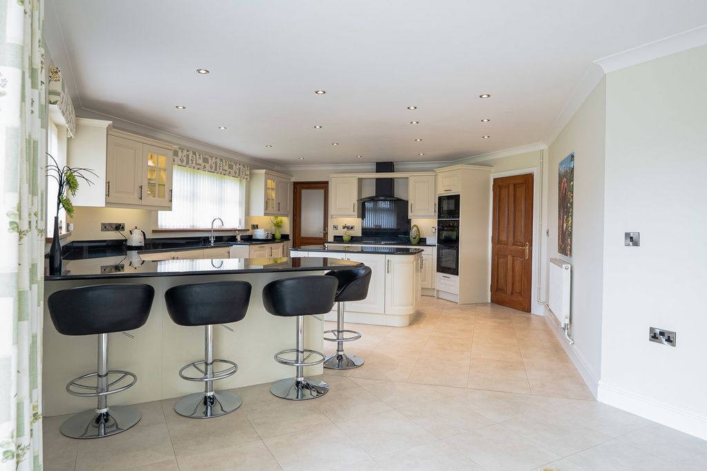 Property photo 2 of 40