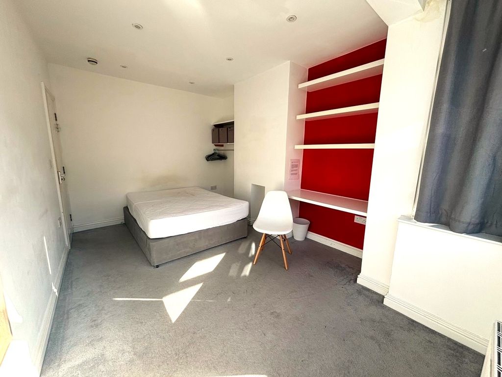 Property photo 2 of 4 Bedroom