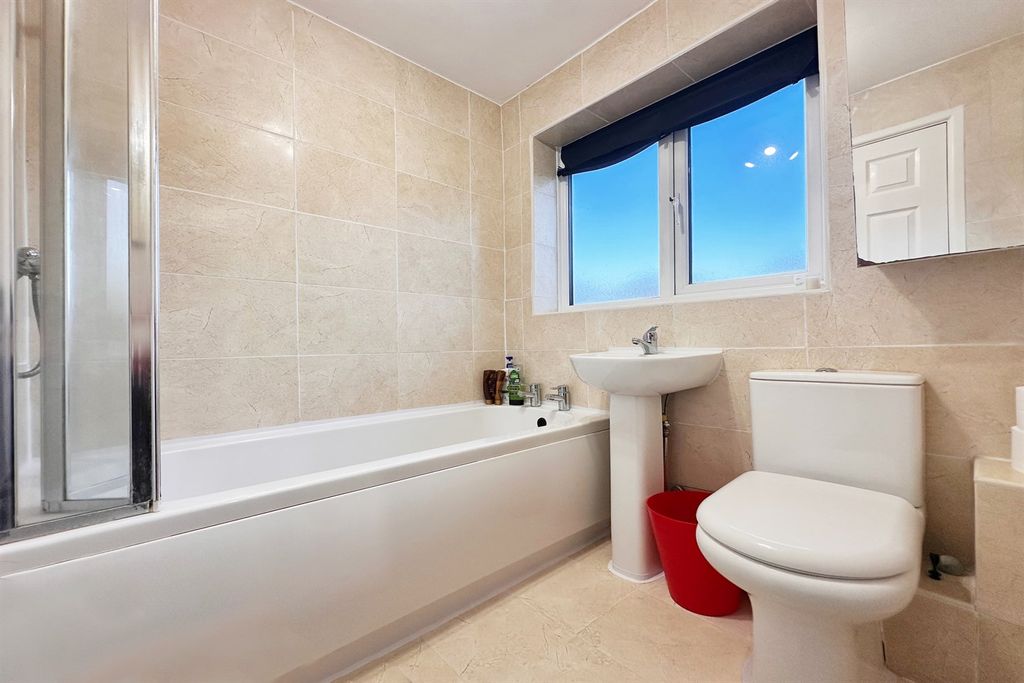 Property photo 3 of 16 Bathroom