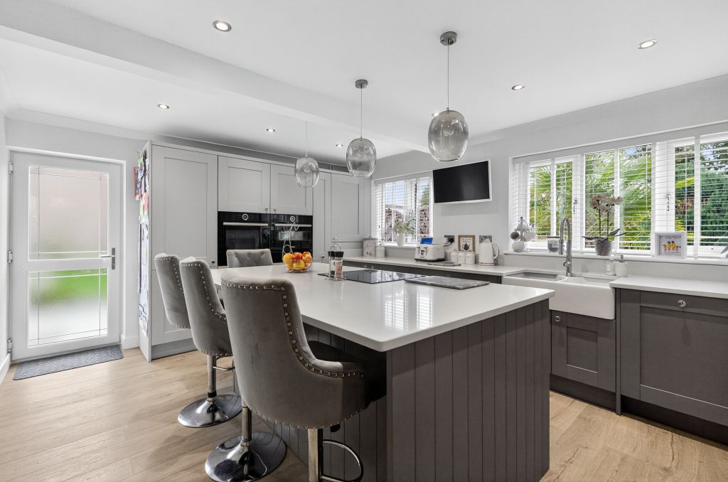 Property photo 3 of 23 Kitchen