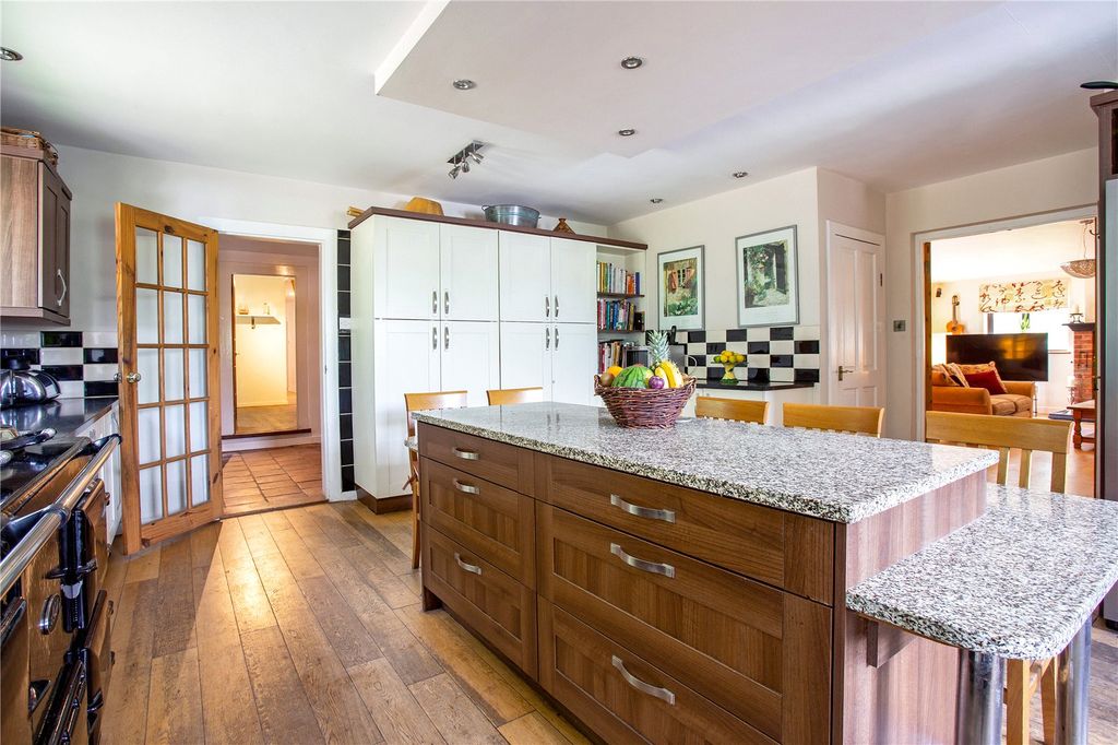 Property photo 3 of 15 Kitchen/Breakfast Rm