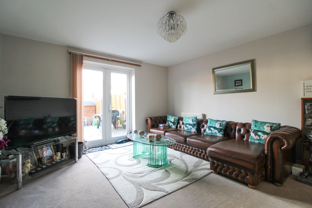 Property photo 2 of 17 Lounge