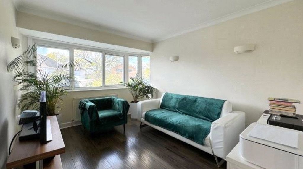 Property photo 3 of 12 Lounge