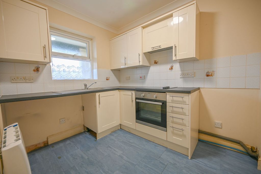 Property photo 3 of 6 Kitchen