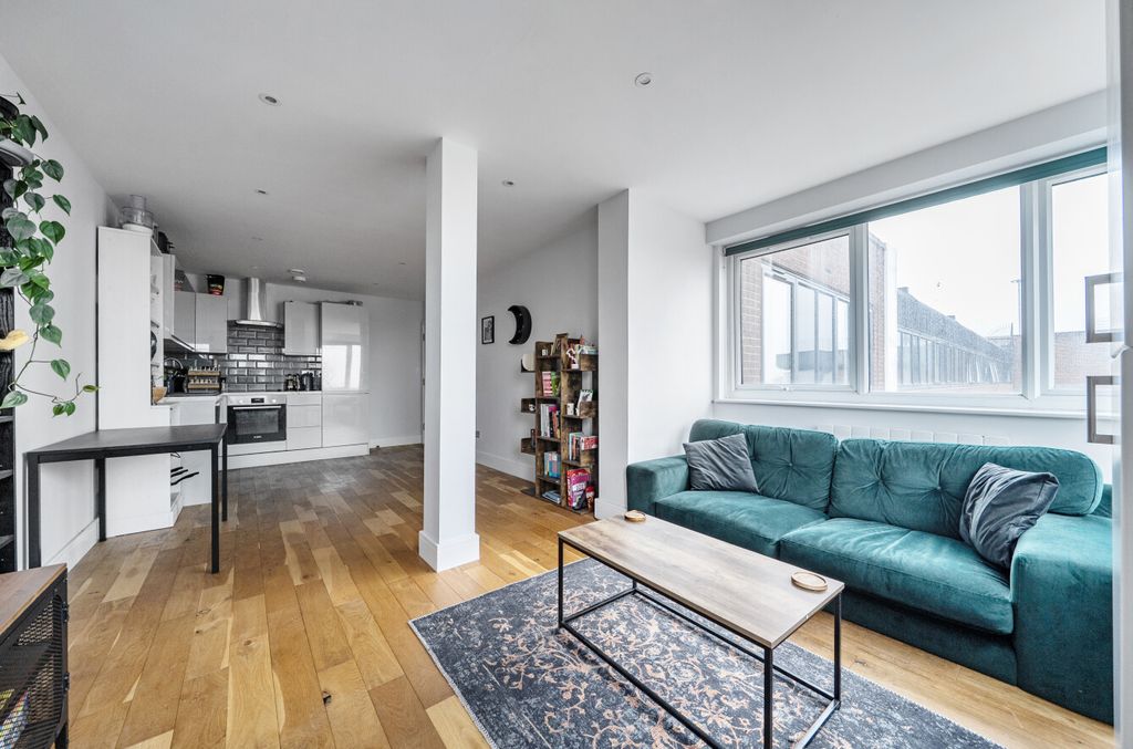 Property photo 2 of 13 1439779-27-69De64...