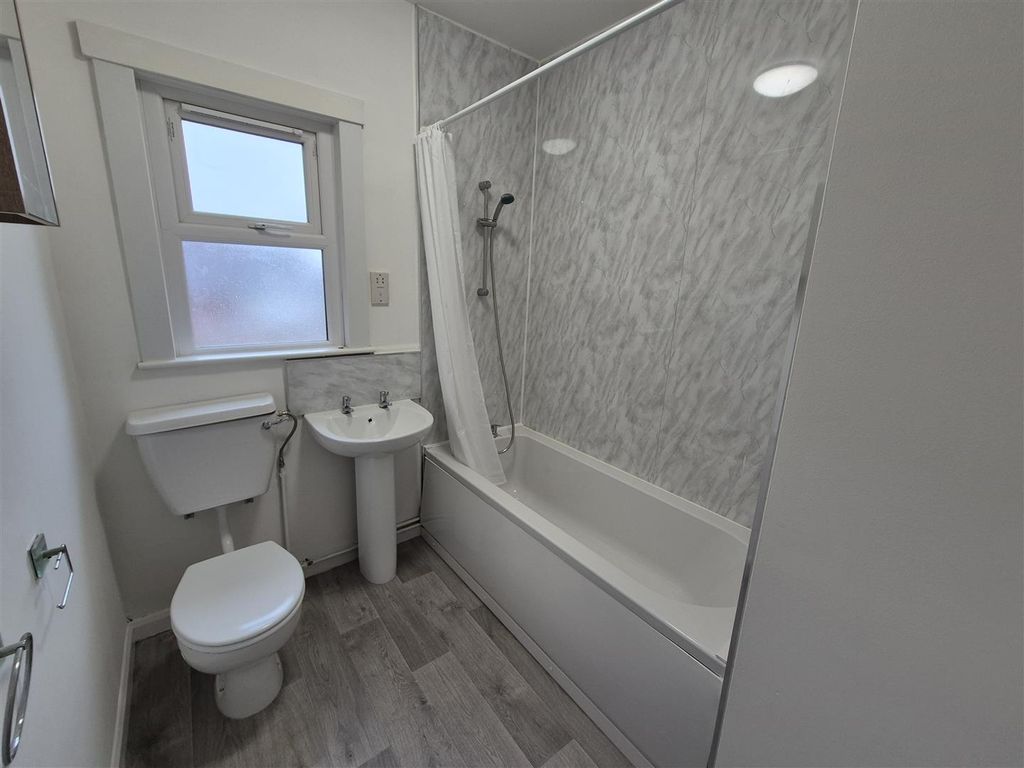 Property photo 3 of 15 Bathroom