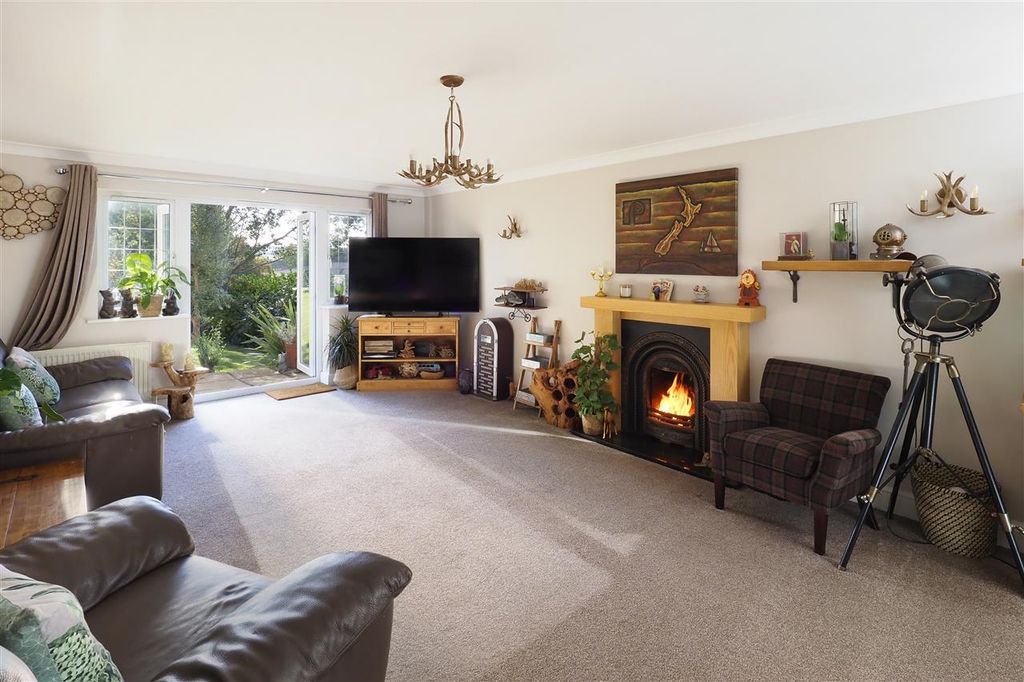Property photo 2 of 33