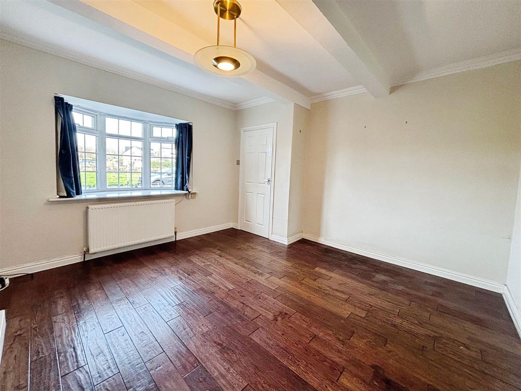 Property photo 3 of 18 Lounge