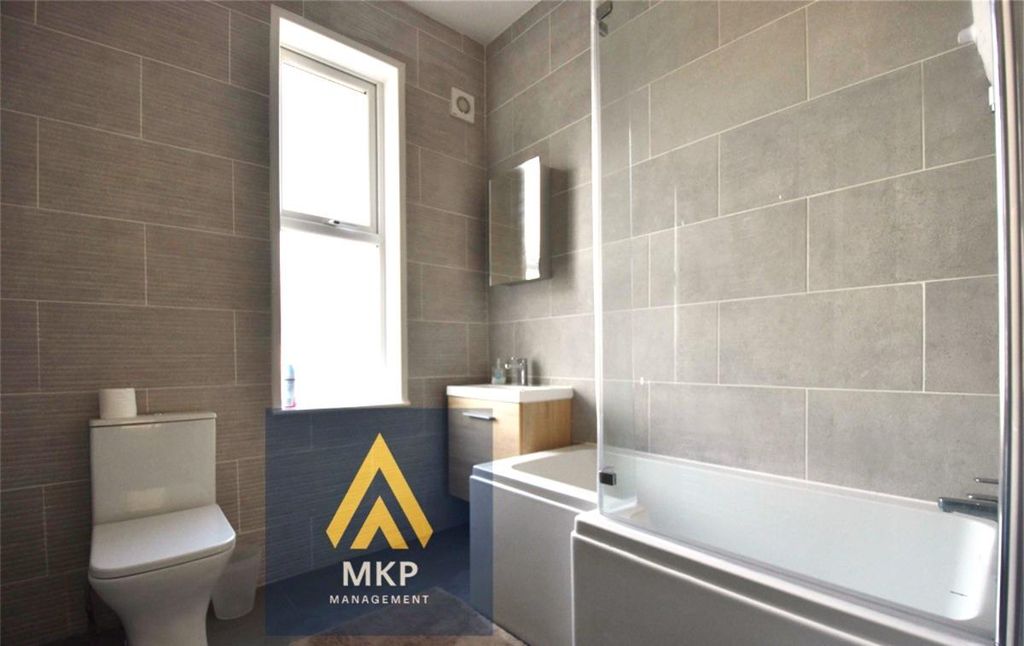 Property photo 3 of 12 Ff Bathroom Ac.Jpg