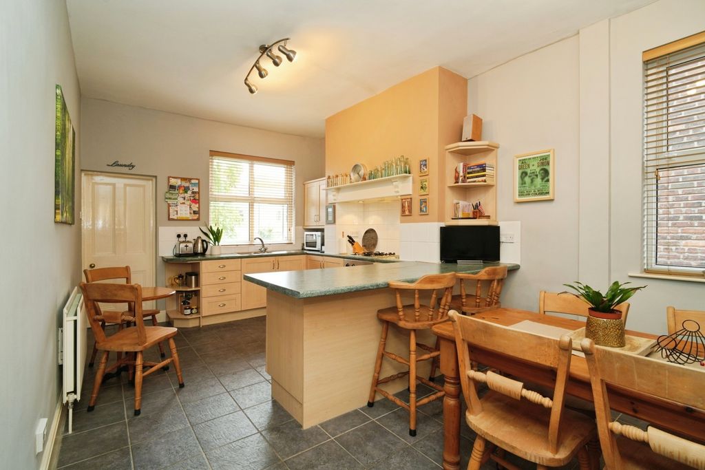 Property photo 2 of 18 Kitchen