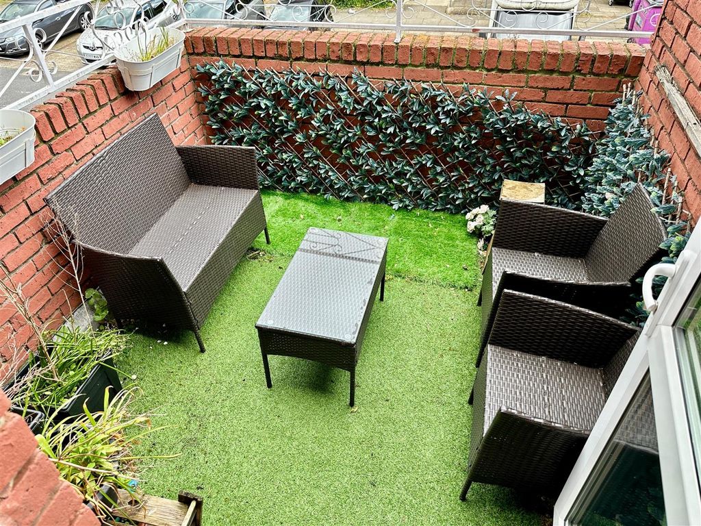 Property photo 3 of 20 Roof Terrace
