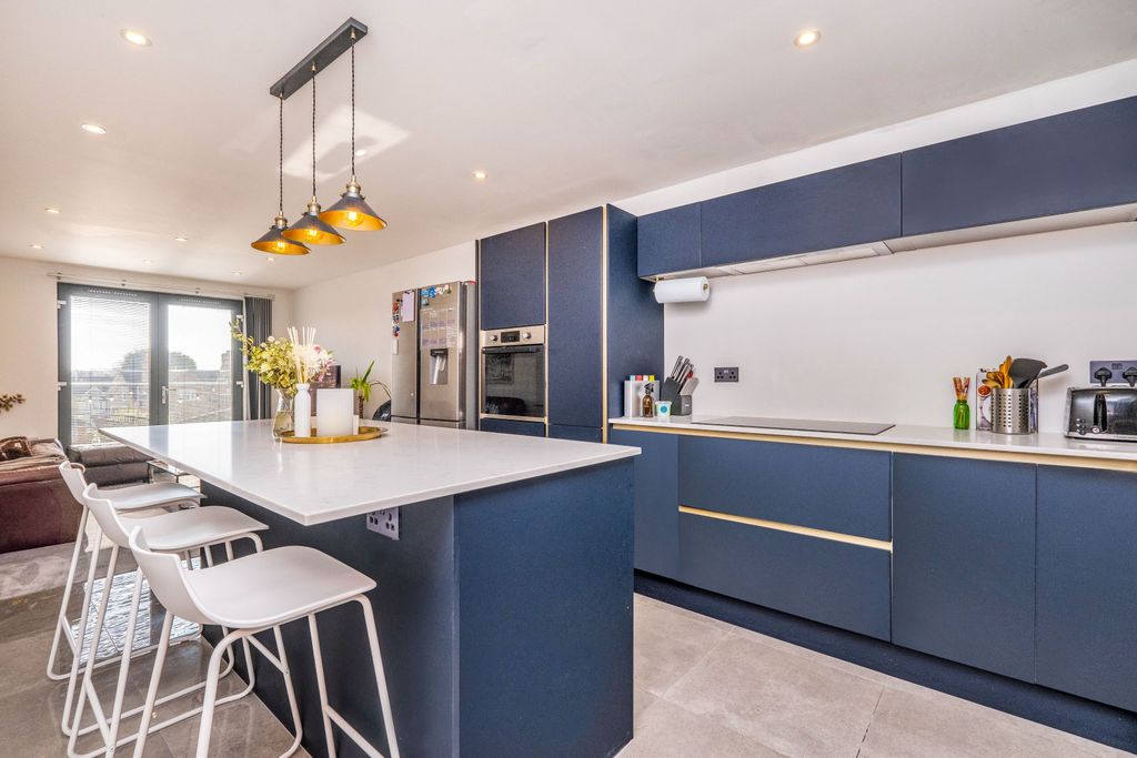 Property photo 1 of 16 Picture No. 21