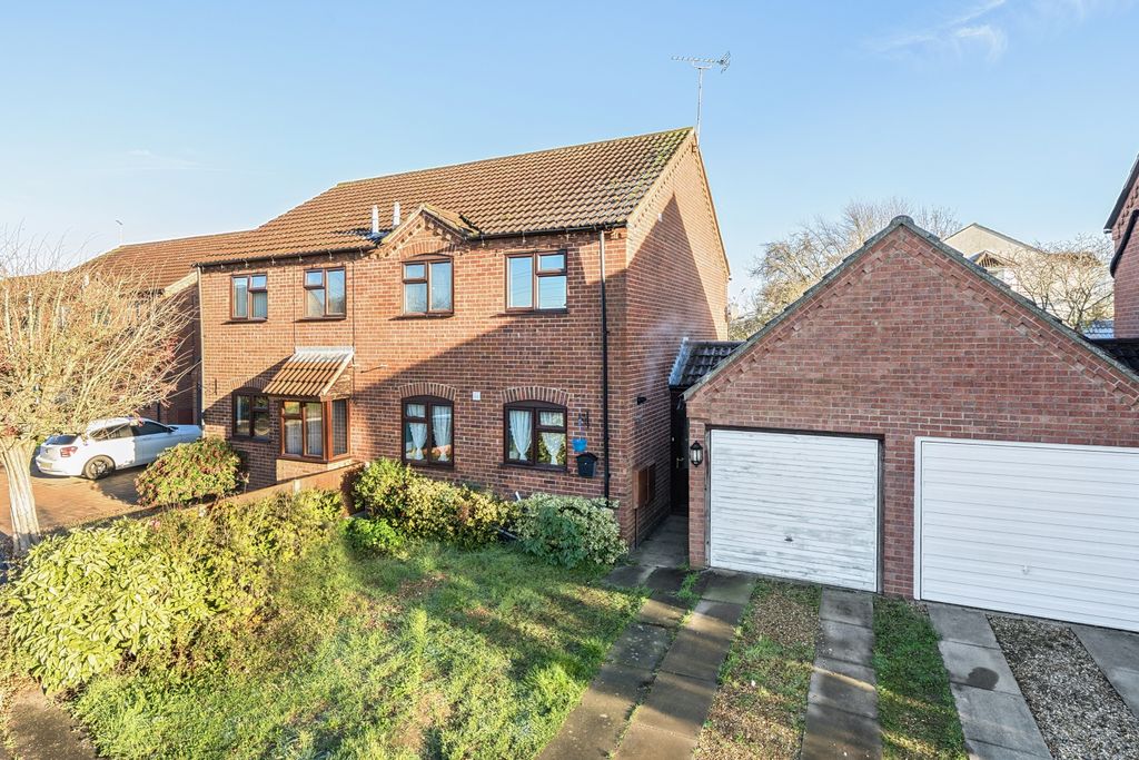 Property photo 1 of 16 Walton Park Front Elevated