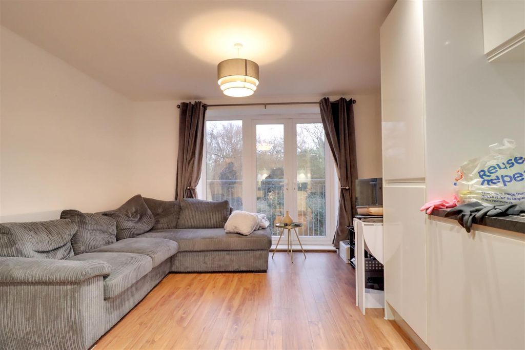 Property photo 3 of 7 Flat 5 Ramsden Court Inside-2.Jpg