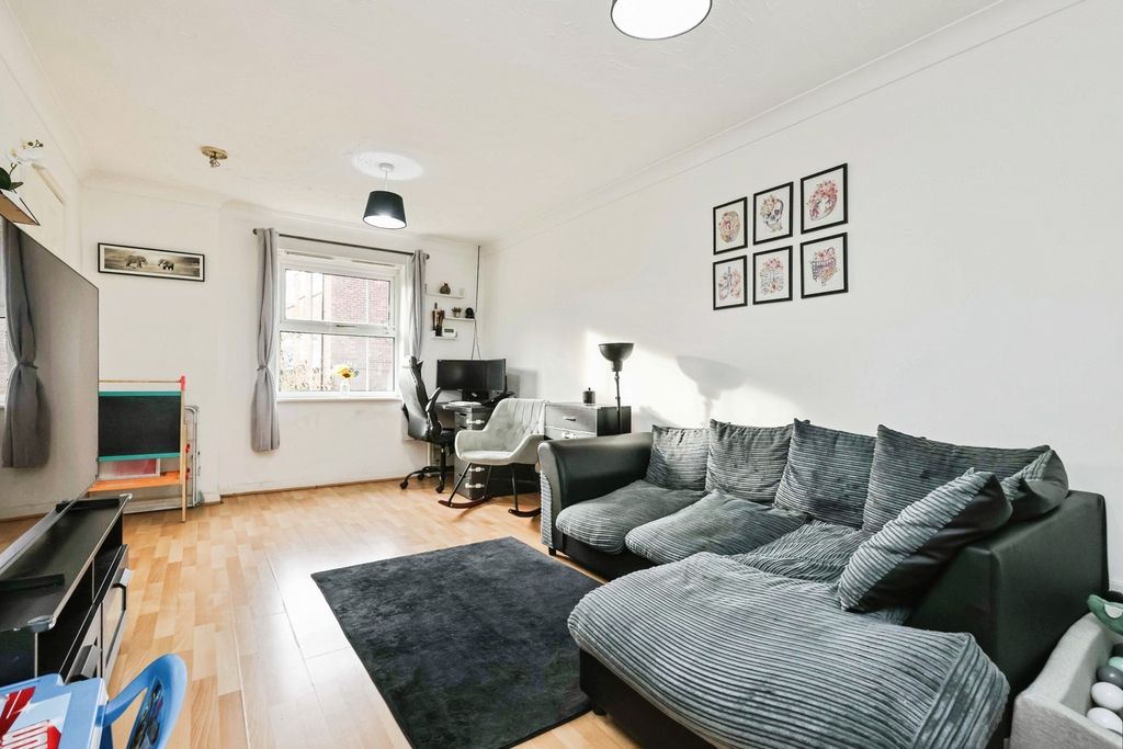 Property photo 2 of 19 Pbox-Img.Jpg