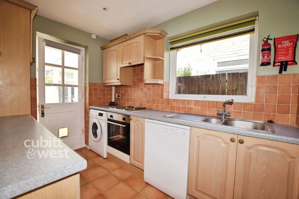 Property photo 3 of 13 c292F83d-Dsc_4021