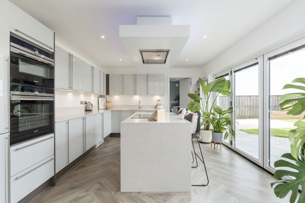 Property photo 3 of 43 Kitchen