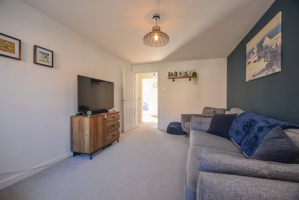 Property photo 2 of 25