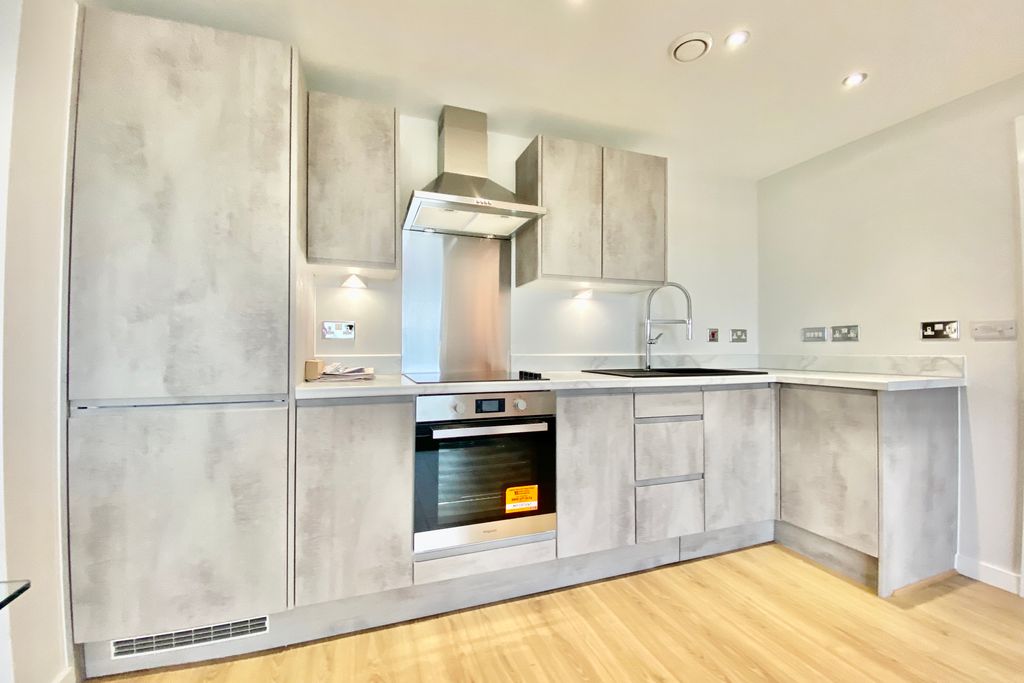 Property photo 3 of 9 Photo 02