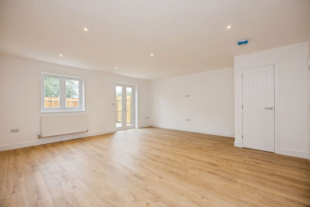 Property photo 2 of 20 Pbox-Img.Jpg