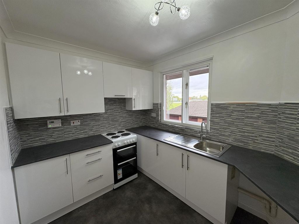 Property photo 3 of 14 Kitchen