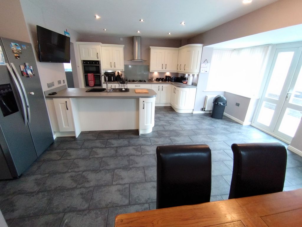 Property photo 2 of 31