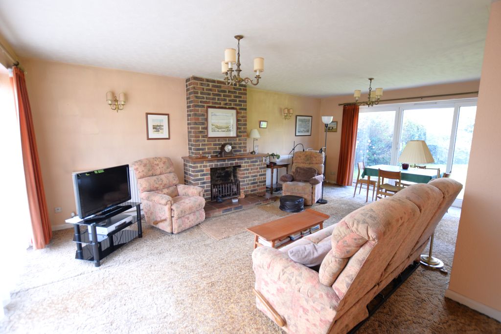 Property photo 2 of 19 Living Room