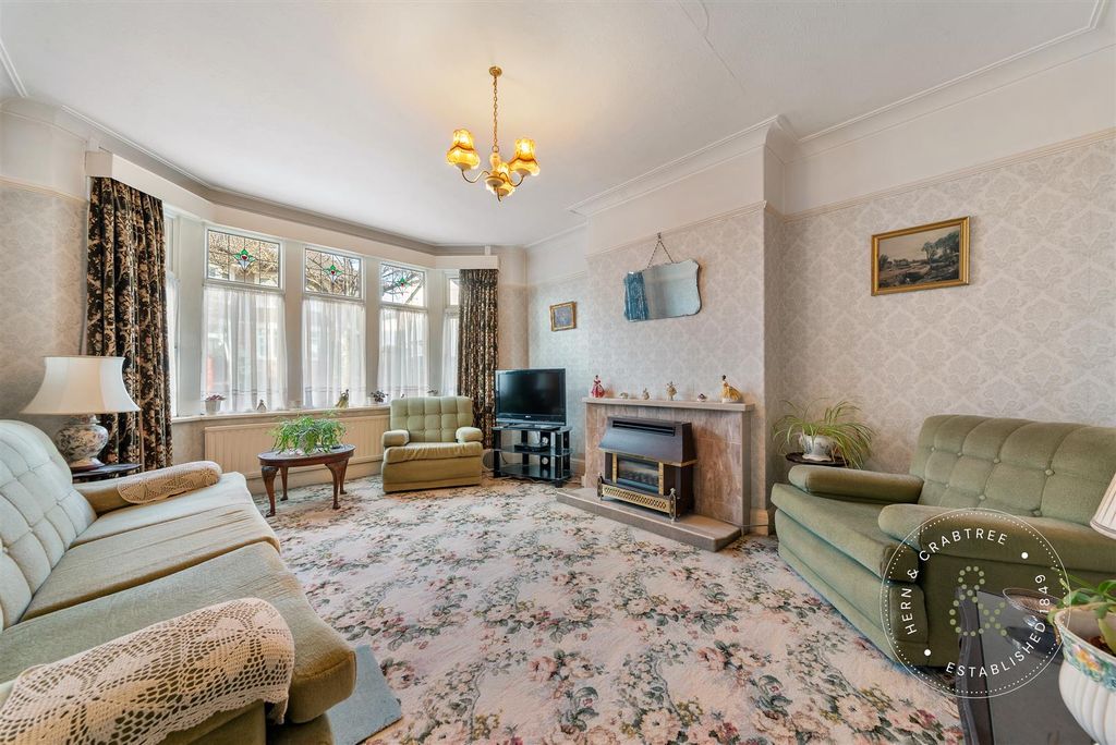 Property photo 2 of 30 West-Orchard-Crescent-12.Jpg