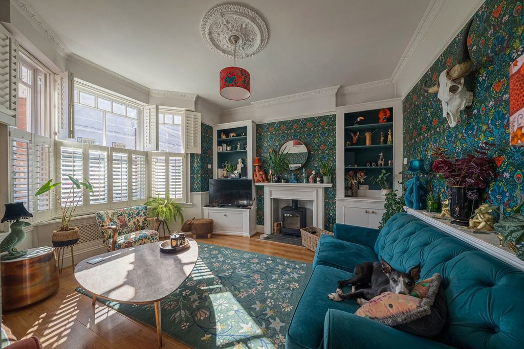 Property photo 2 of 28