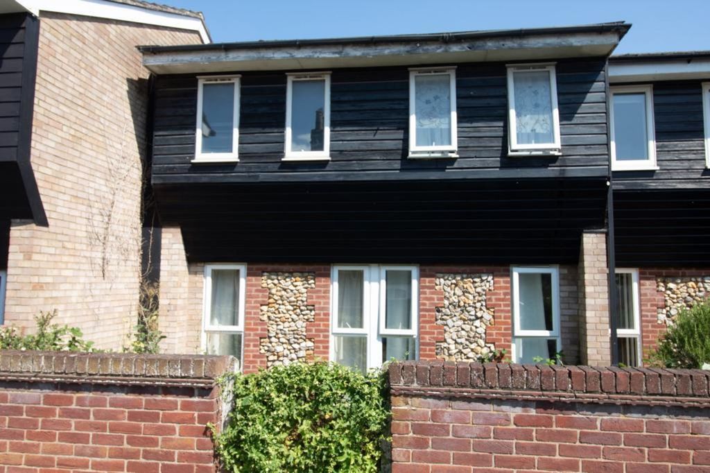 Property photo 2 of 8