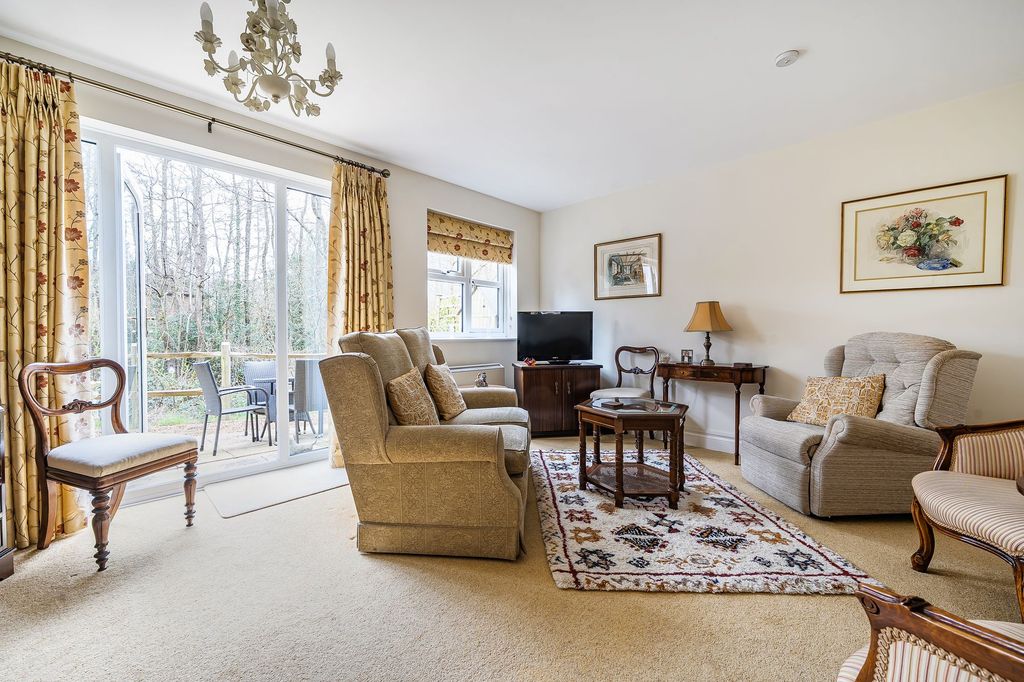 Property photo 3 of 11 Sitting Room