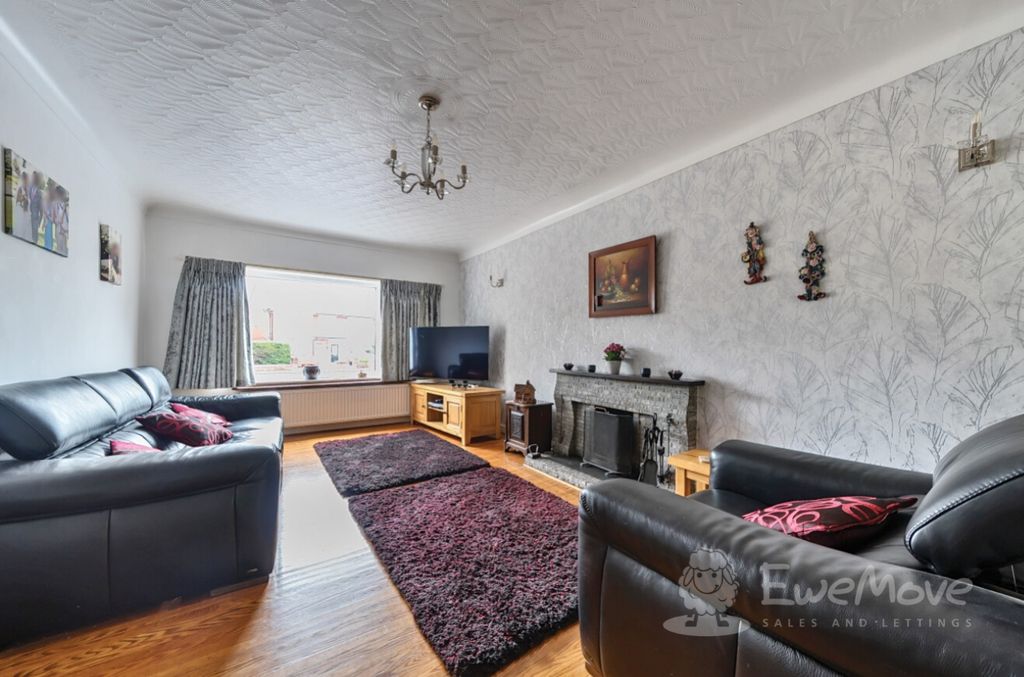 Property photo 2 of 23 8
