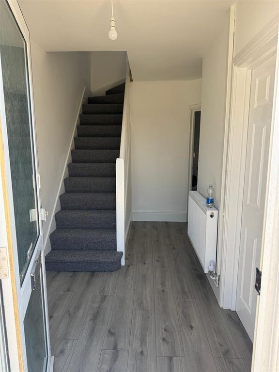Property photo 2 of 8 87315.Jpg