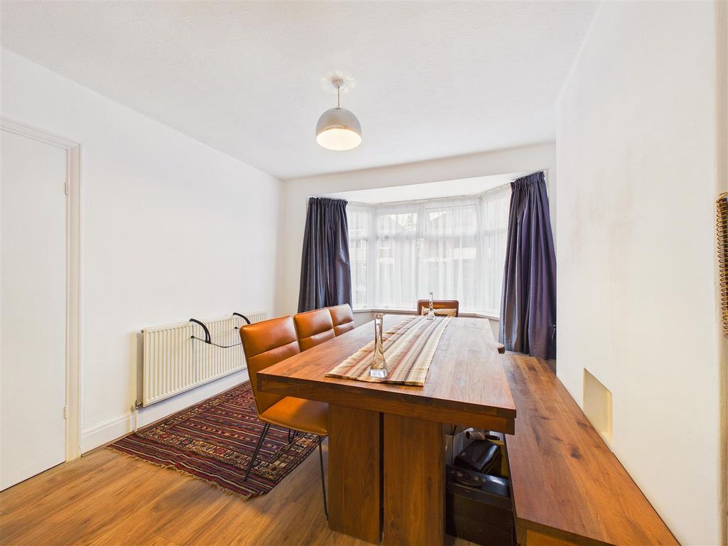 Property photo 3 of 9 Cam05193G0-Pr0222-Still003.Jpg