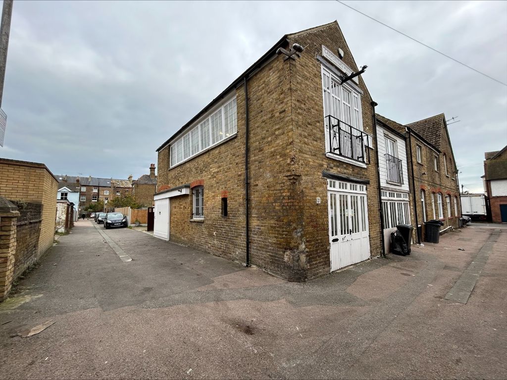 Property photo 1 of 11 Picture No. 13