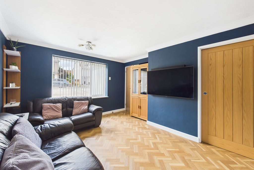Property photo 2 of 21