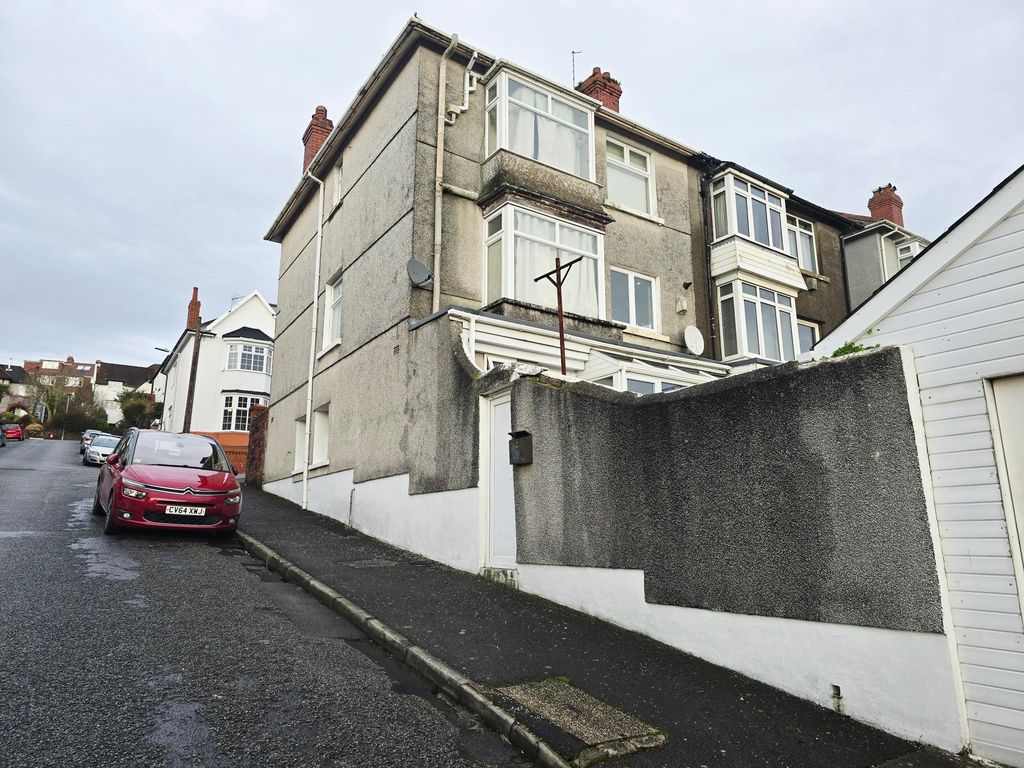 Property photo 1 of 12 Balcony