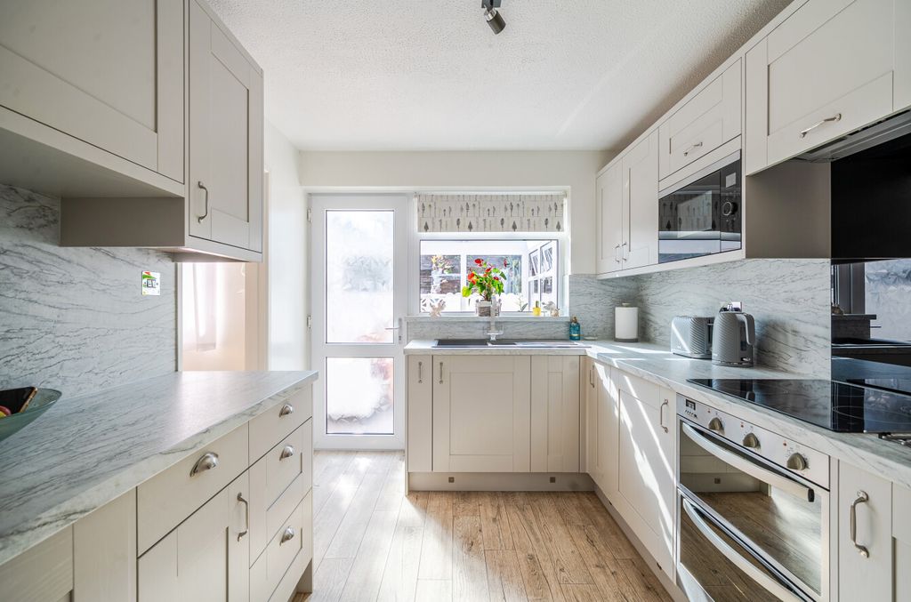 Property photo 3 of 23 1492633-8-6A5E398...