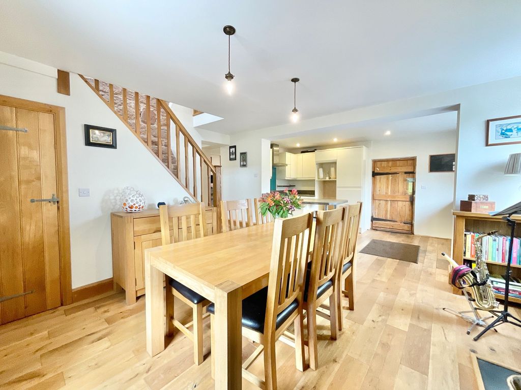 Property photo 3 of 37