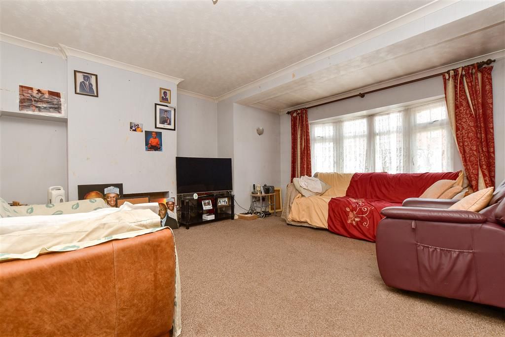 Property photo 3 of 11 Living Room