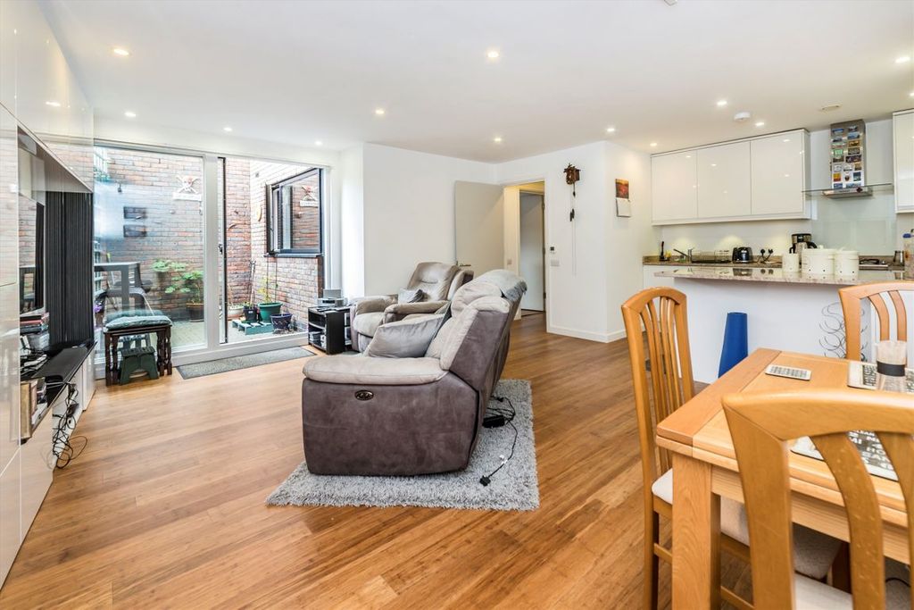 Property photo 2 of 9