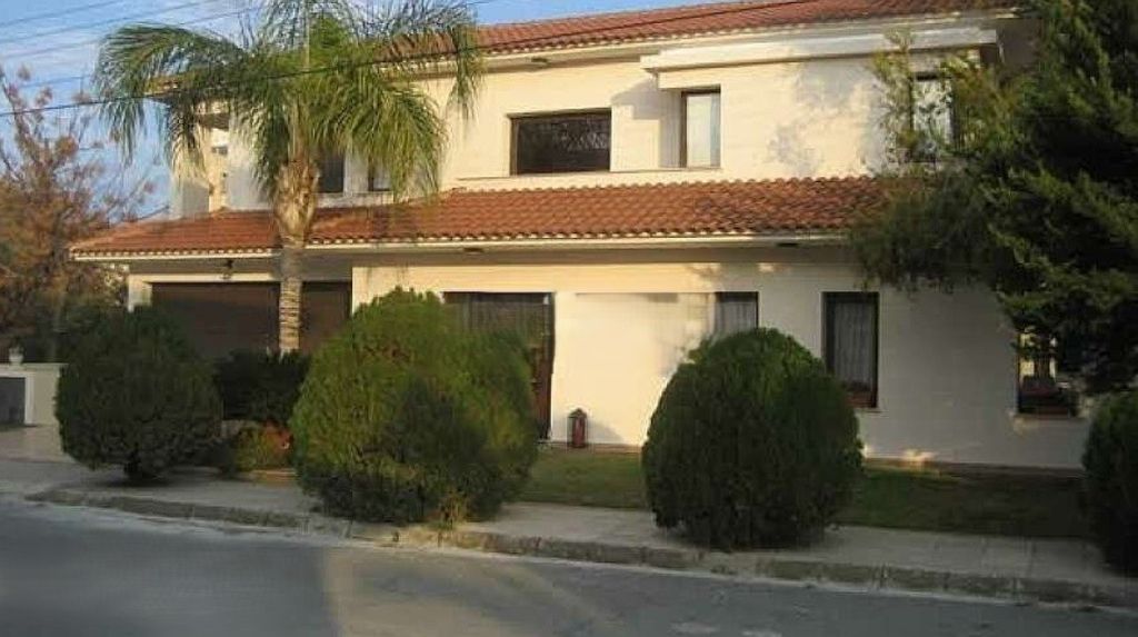 Property photo 2 of 20
