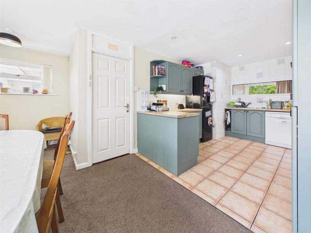 Property photo 3 of 13 Cam05510G0-Pr0217-Still009.Jpg