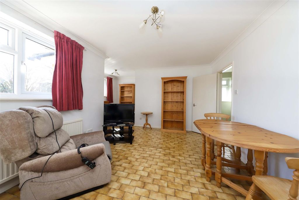 Property photo 2 of 6