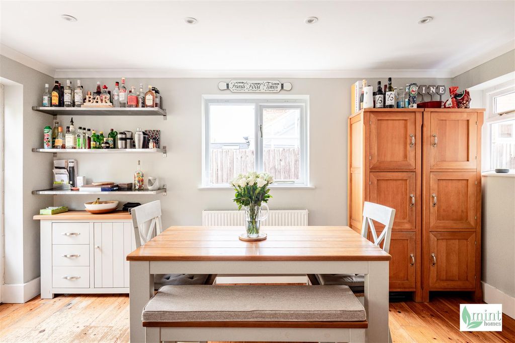 Property photo 2 of 24 Station Road-8.Jpg