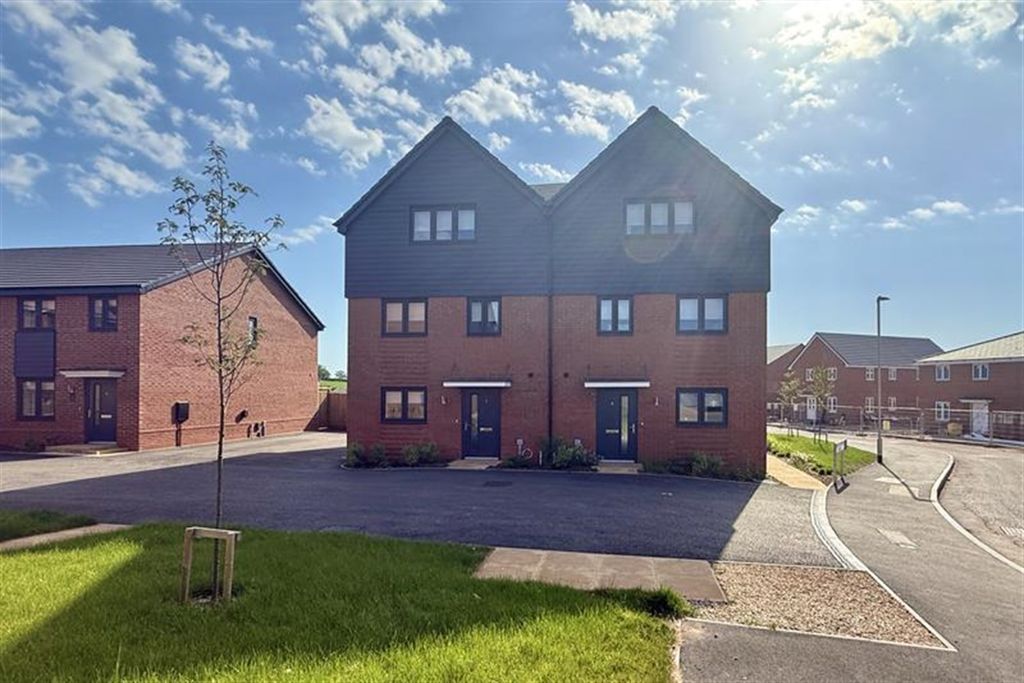 Property photo 2 of 10 External