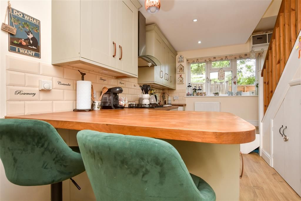 Property photo 3 of 10 Kitchen