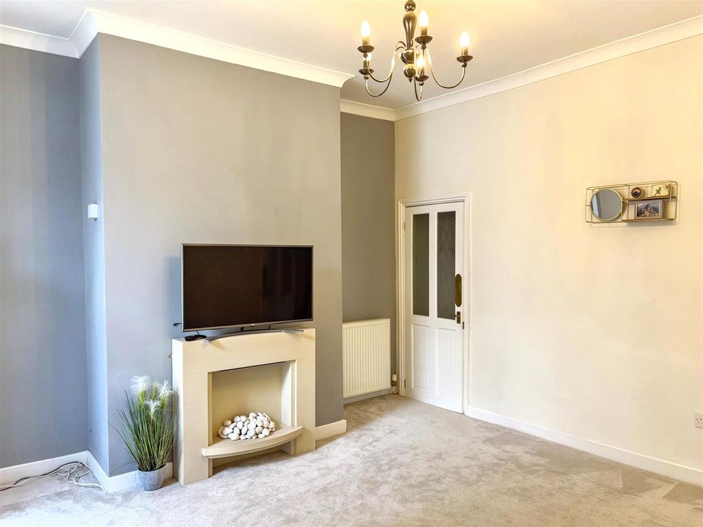 Property photo 3 of 10 20260719201600_20260719-Interior-4-A0Ae7O0Kkfmcnw0