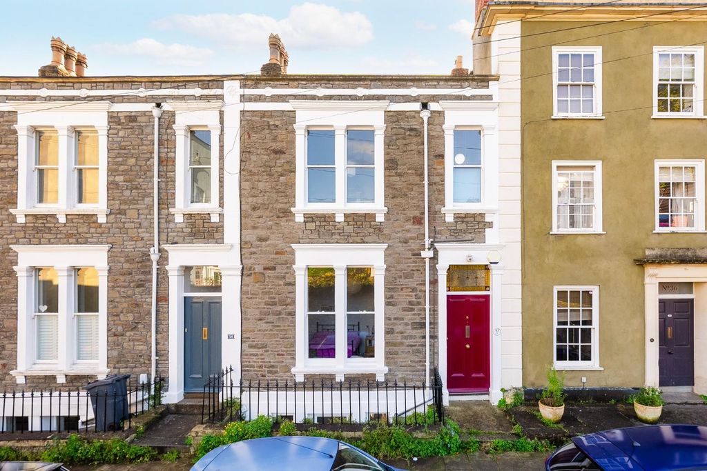 Property photo 1 of 31