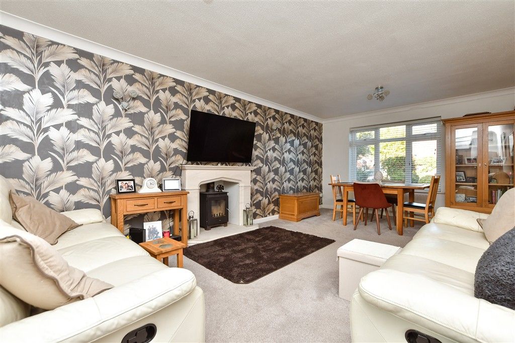 Property photo 2 of 14 Lounge